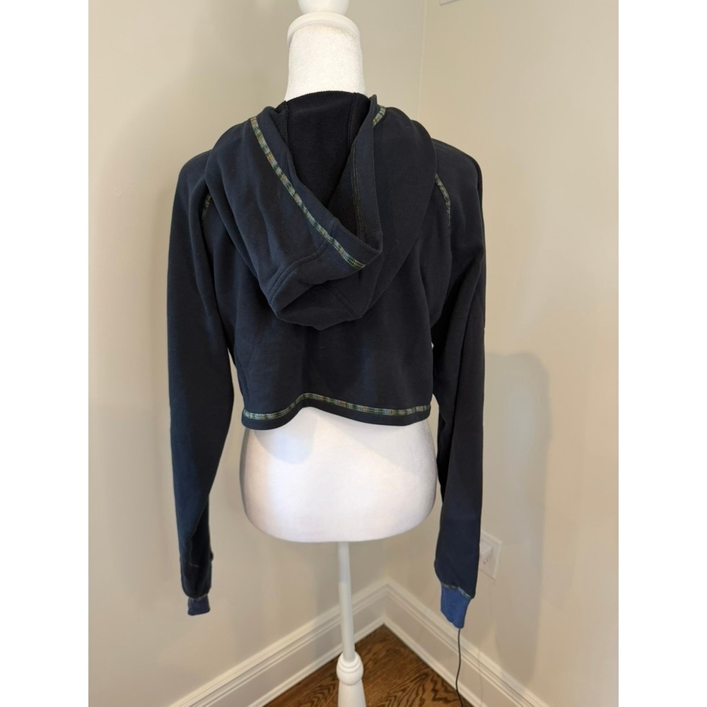 Something Navy x Bandier Cropped Hoodie Blue Rainbow Stitch Pullover Size M - Picture 2 of 6